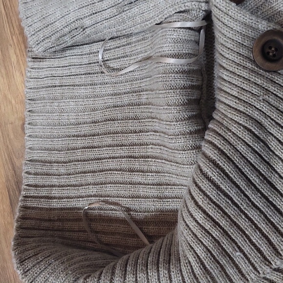 SIMPLY NOELLE Beige Cowl Neck Kangaroo Pocket Sweater Poncho - Picture 6 of 10